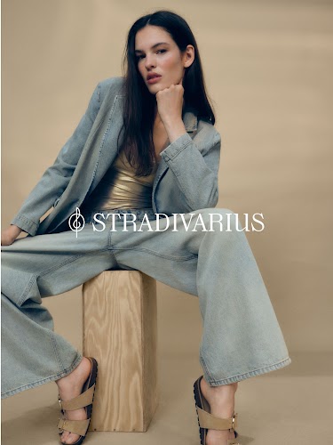 Stradivarius - Clothing Store screenshot 9